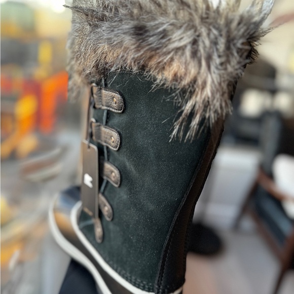 Sorel Joan of arctic Women's Black and White Fur-Trimmed. Brand new with tags 8 - Picture 5 of 10